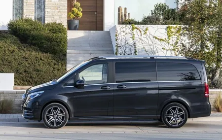 1 Way Private Transfer from Your Paris Hotel to Versailles Palace