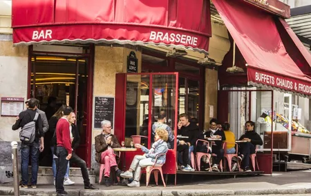 Iconic Amelie Movie Locations - Private Tour with Friendly Guide