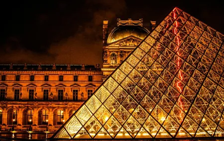 Paris Darkest Tales A Night of Secrets and Legendary Bar Tour