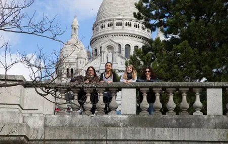 Professional Photo Shoot Tour in Paris' Montmartre