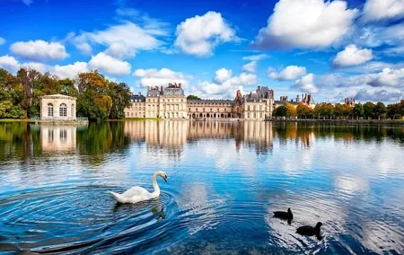 Fontainebleau Castle Half-Day Tour from Paris