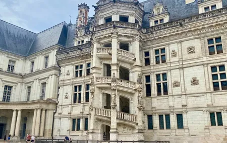 2-day Private 6 Loire Castles trip by Minivan with Wine tastings