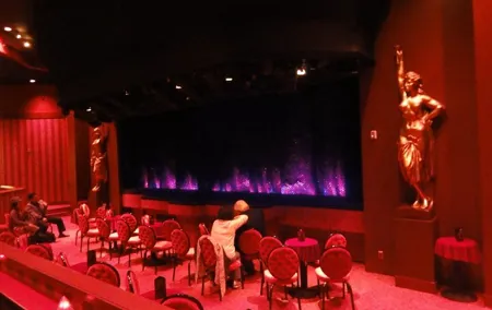 6 hours Paris City Tour with Seine River cruise and Crazy horse