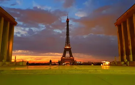 Private, driver guide tour of Paris most celebrated monuments