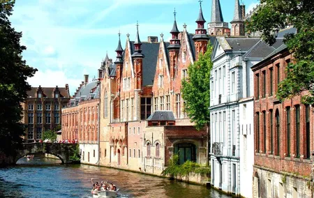 BRUGES, fairytale: Private Tour from Paris in minivan