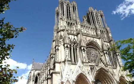 Champagne - Reims: Private tour from Paris by minivan