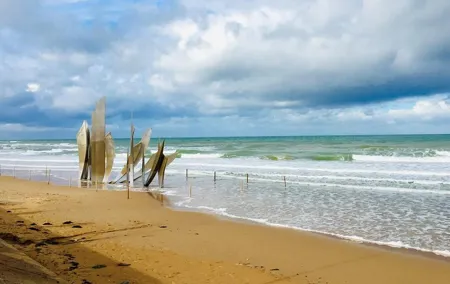 American Sector - Omaha & Pointe du Hoc WWII Day Trip from Paris