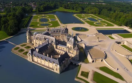 Private Chantilly & Horse Museum with Minivan