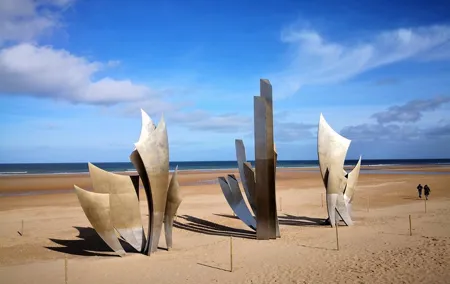 OMAHA Beach - Day trip from Paris to Normandy in a small group (3/7 pax)