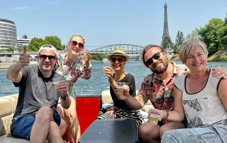 Paris: Shared cruise on the Seine max twelve people