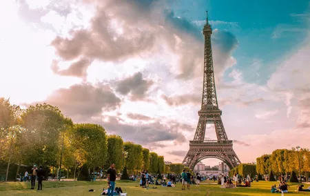 Explore the Instaworthy Spots of Paris with a Local