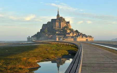 Private Transfer from Paris to Mont Saint-Michel - Up to 7 people