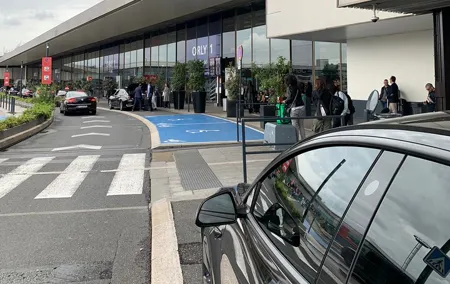 Private transfer Orly Airport <-> Paris Hotels - One way