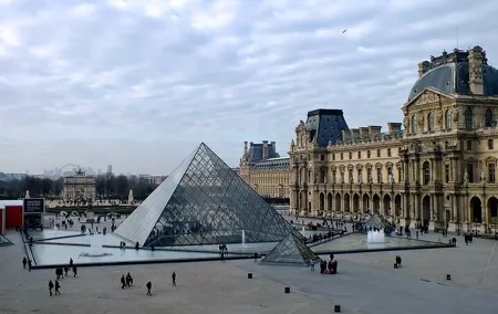 Half Day Paris Tour with CDG Airport pickup and drop off
