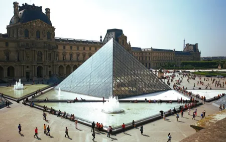 Louvre Museum Private Guided Tour with Reserved Access