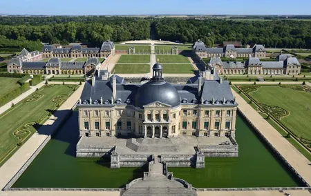 Private Vaux le Vicomte with Minivan