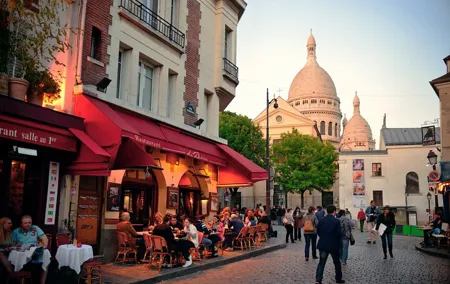 Paris Bites & Stories : A Tasty City Adventure with a Local