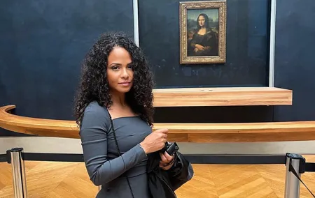 Louvre Museum Ticket with Audio Guide and Paris Hotel Transfers