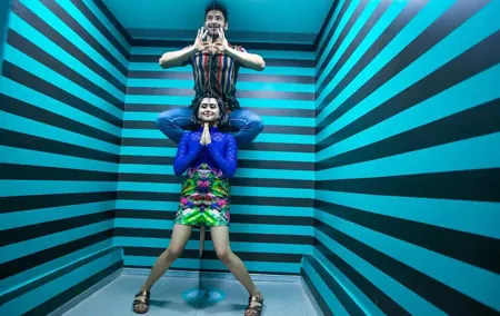 Private Tour in Louvre, Museum of Illusions and Seine