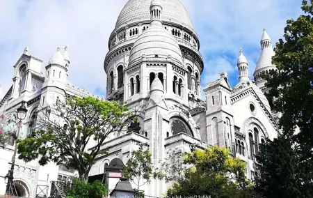 The Historic Heart of Paris: Private Walking Tour & River Cruise