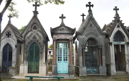Private Guided Tour to Père Lachaise Cemetery in Paris