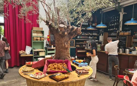 Walking Tour Brunch and Live Jazz in Belleville