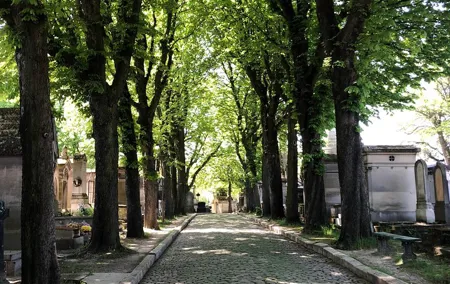 Semi-Private Père Lachaise Cemetery Tour