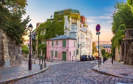 Private tour of Paris's hidden highlights with a local