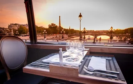 Paris Bus Tour: Gourmet French Cuisine, Fine Dining & Sightseeing