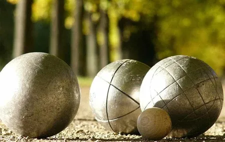 Paris Learn How to Play Pétanque French Experience