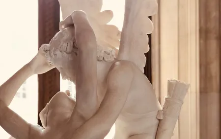 Epic Louvre - Skip the Line Private Tour of Highlights and more
