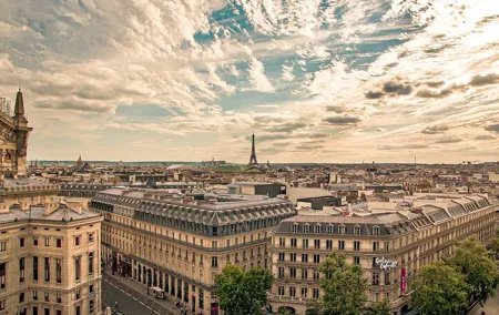 Paris Essentials Private Tour by a born-and-raised Parisian guide