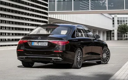 Private Luxury Car Transfer from Paris City to Disneyland Paris