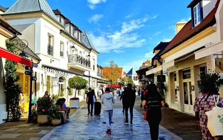 Round Transfer from Paris to La Vallee Village for 1-3 persons
