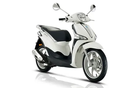 Liberty scooter rental Piaggio 50cc (4T) Paris