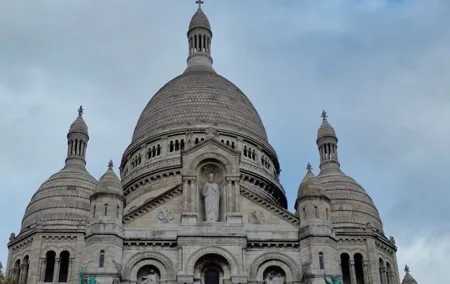 Experience Guided Montmartre and Paris City tour