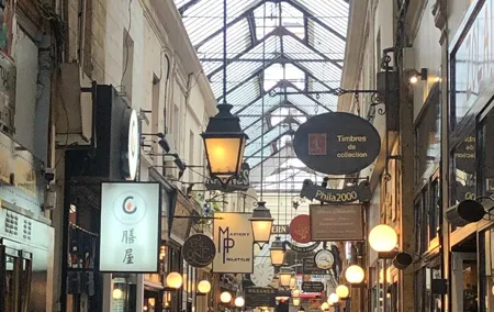 Track game in the Covered Passages of Paris