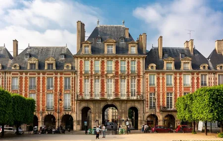 Paris Le Marais Self-Guided Quest: The Mysterious Note