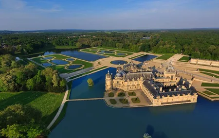 Private Transfer Paris Charles de Gaulle Airport to Chantilly