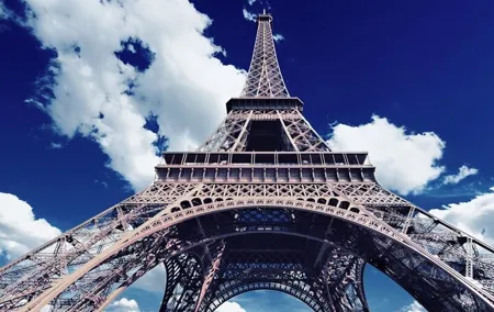 Small Group Sightseeing walking tour around Eiffel Tower