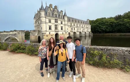 2-Days Private Guided Tour in Loire Valley Castles & Wine Tasting