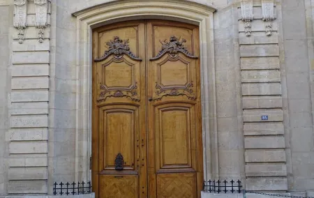 Intouchables Movie Locations Tour in Paris with Local Guide