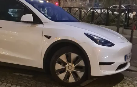 Private Transfer: Paris → CDG Airport