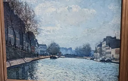 Canal Saint Martin: Place for Local Parisians
