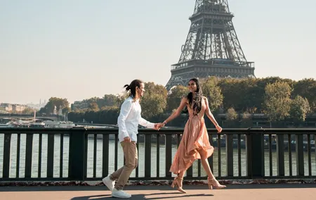 Paris : Professional Private Photoshoot with the Eiffel Tower