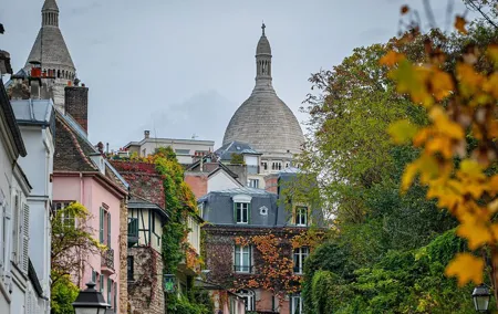 Montmartre Cabarets Absinthe and Bohemian Life Walking Tour