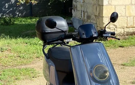Tour betting by electric scooter