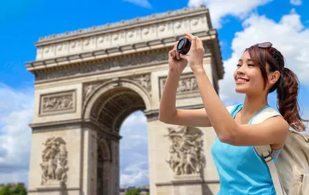 Champs Elysées Paris Walking Tour with Audio Guide