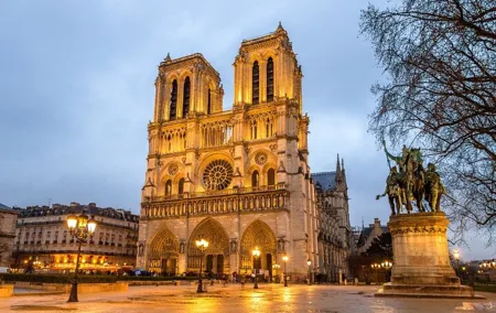 Paris Historic & Cultural Self-Guided Walking Tour with an APP
