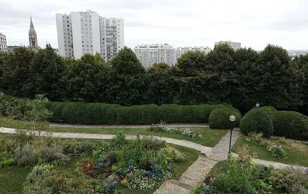 Flâneurs of Belleville: A Self-Guided Audio Tour of the Neighbourhood's Art